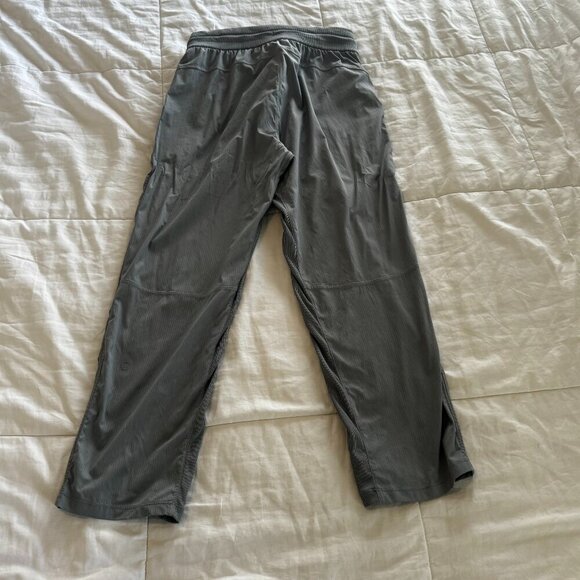 Lululemon Beyond the Studio Crop - Picture 2 of 7